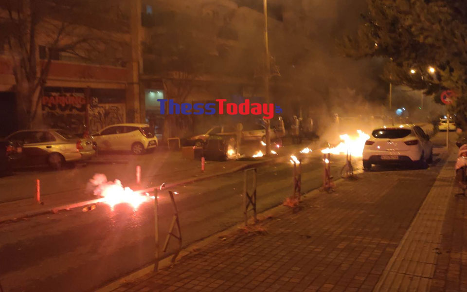 ένταση-και-μολότοφ-στη-θεσσαλονίκη-562173292