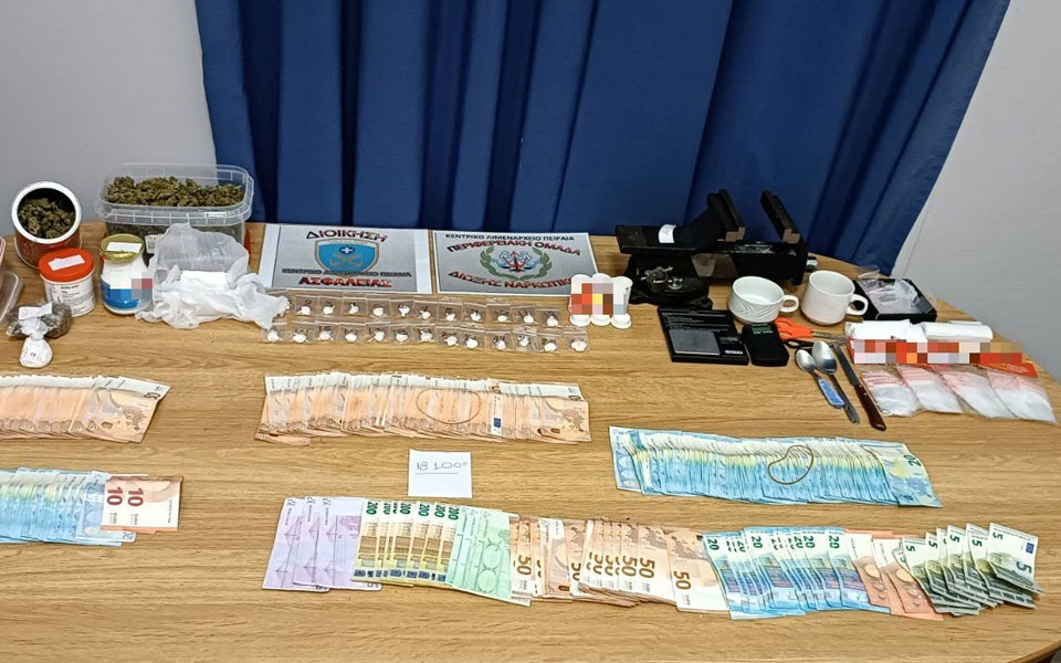 νέα-σμύρνη-χειροπέδες-σε-36χρονο-για-κα-562188715