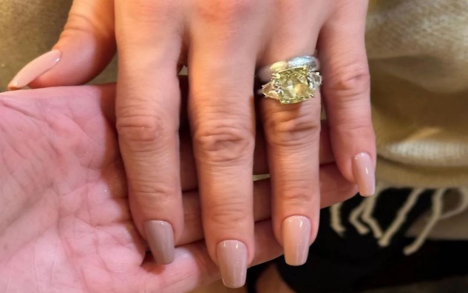 rich-girl-μανικιούρ-γνωρίστε-τη-νέα-nail-τάση-του-2023-562169794