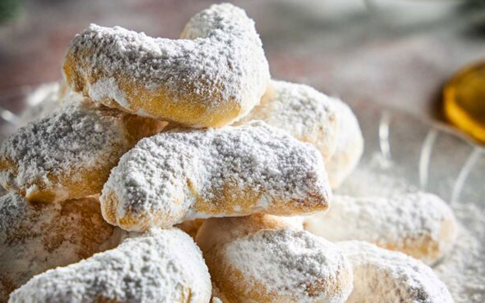 παραδοσιακοί-κουραμπιέδες-της-γιαγι-562189204