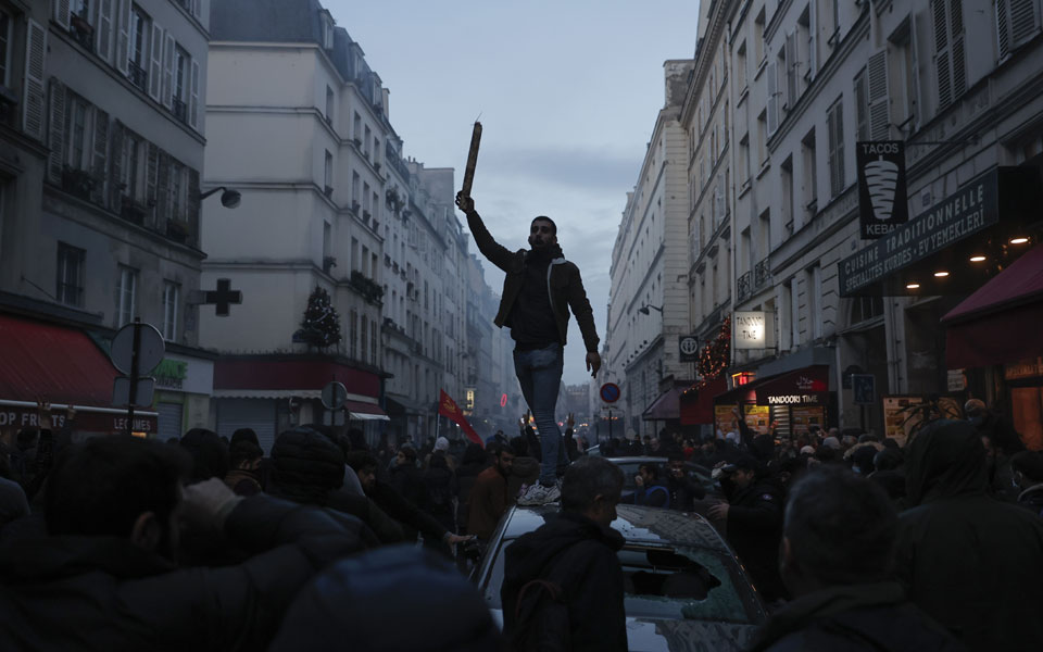 ταραχές-στο-παρίσι-μεταξύ-κούρδων-και-562201345