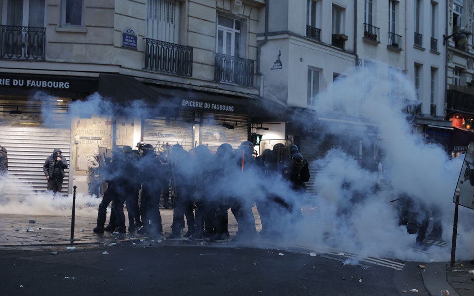 Ταραχές στο Παρίσι μεταξύ Κούρδων και αστυνομίας μετά την ένοπλη επίθεση (εικόνες)-1
