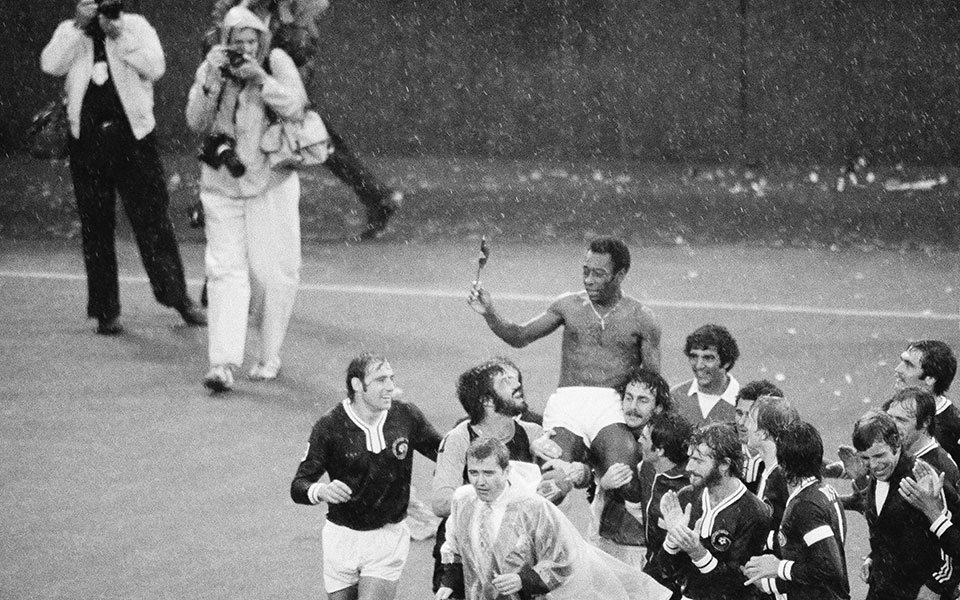 πελέ-ο-βασιλιάς-των-παγκοσμίων-κυπέ-562207357