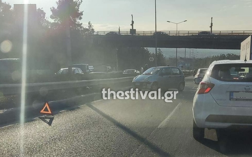 θεσσαλονίκη-εκτροπή-αυτοκινήτου-στο-562202644