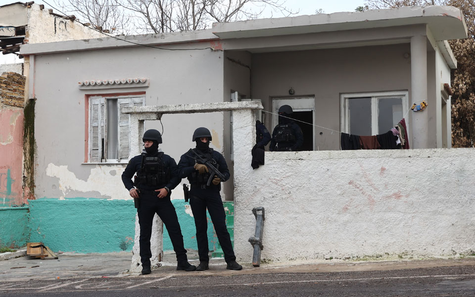 βίντεο-από-την-αστυνομική-επιχείρηση-562178734