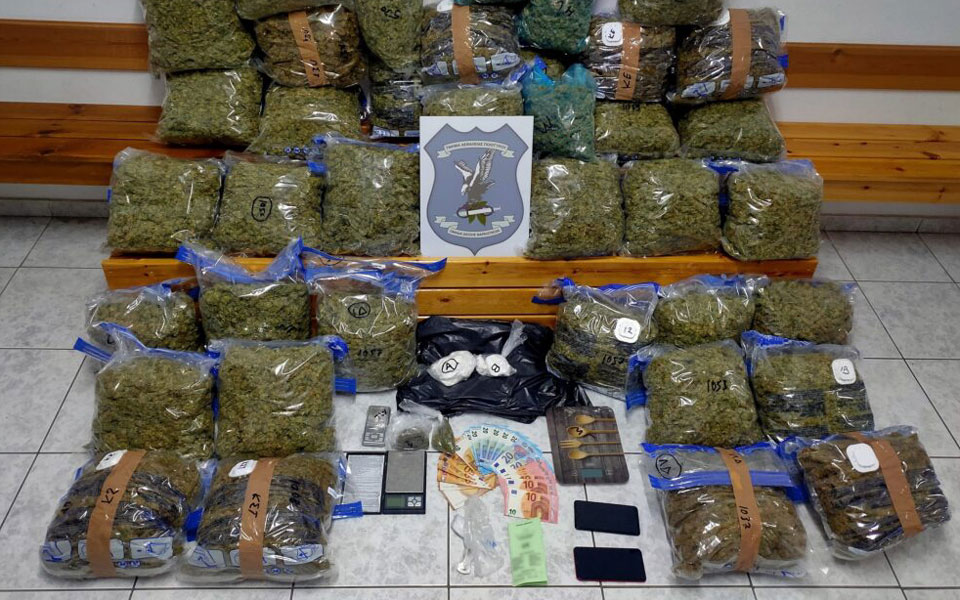 θεσσαλονίκη-συνελήφθη-57χρονη-με-37-κιλά-562192555