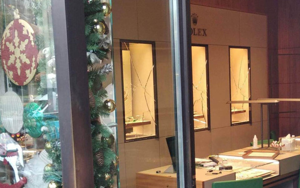 Ένοπλη ληστεία σε κατάστημα της Rolex – Πήραν 23 ρολόγια-1