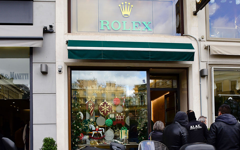 ένοπλη-ληστεία-σε-κατάστημα-της-rolex-πήρ-562194763