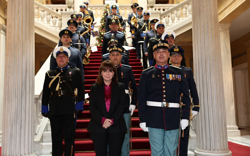 παραδοσιακά-κάλαντα-χριστουγέννων-α-562201579