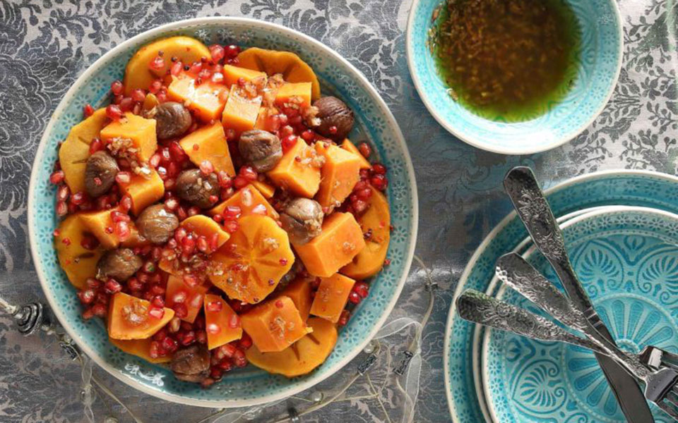 έθνικ-γιορτινό-μενού-έτοιμο-σε-μόλις-δ-562181758