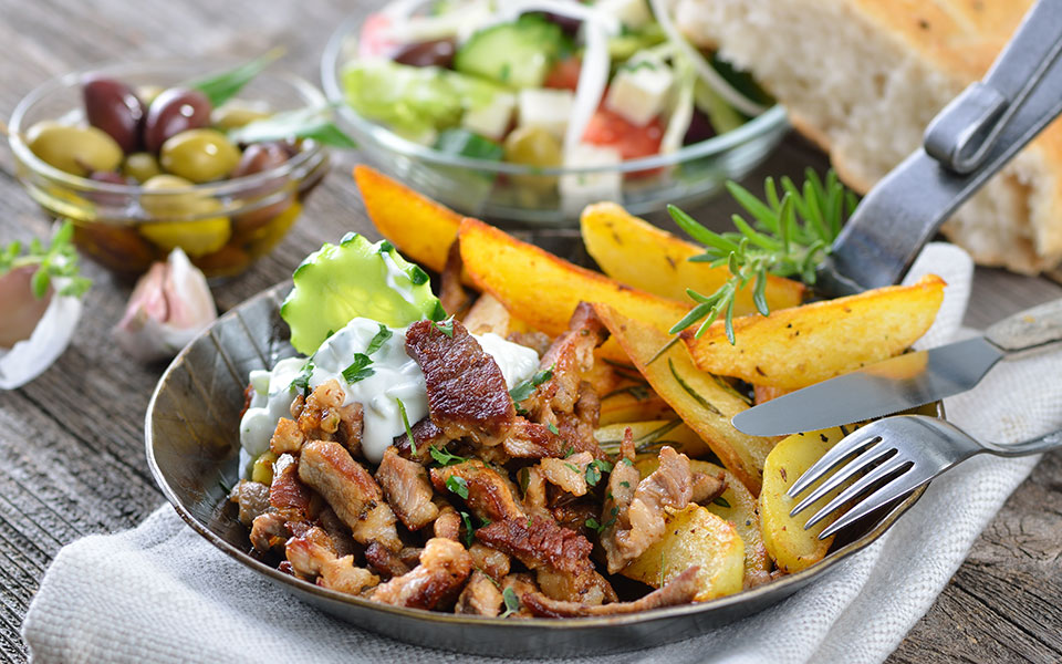 τέσσερα-ελληνικά-πιάτα-στα-50-καλύτερα-τ-562203697