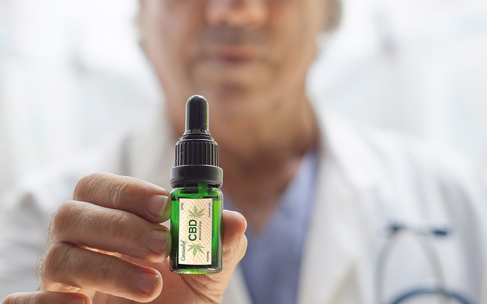 τα-συν-και-τα-πλην-της-ιατρικής-κάνναβη-562202836