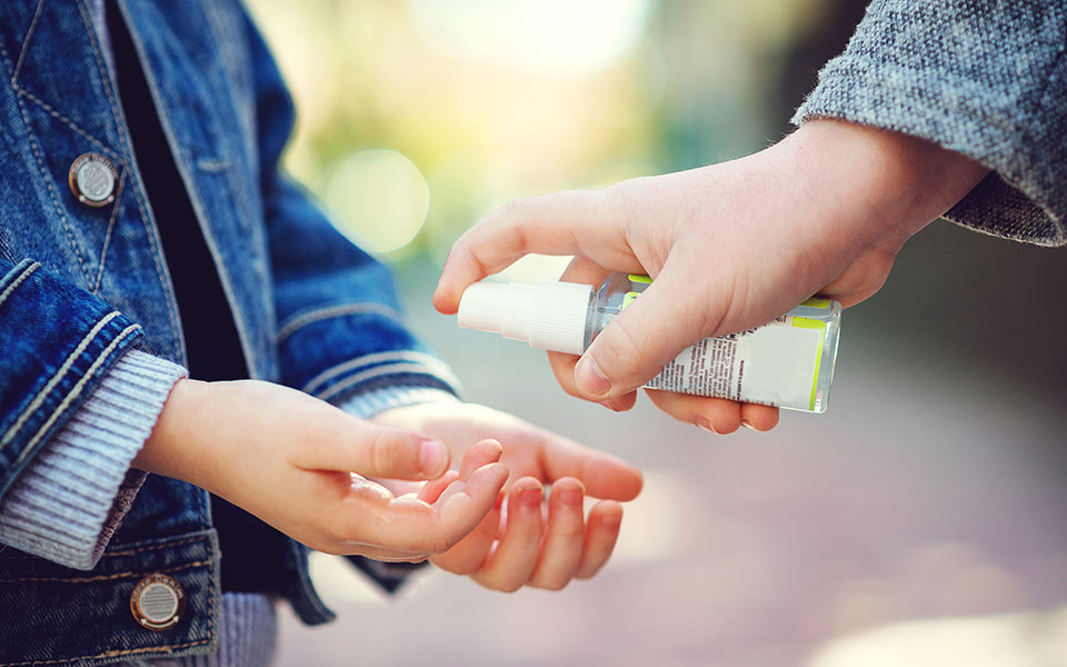 ο-εοφ-ανακαλεί-γνωστό-αντισηπτικό-σπρ-562206427