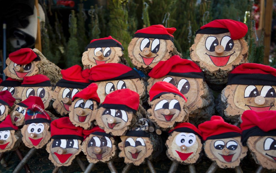 οι-9-πιο-παράξενες-παραδόσεις-των-χρι-562193503