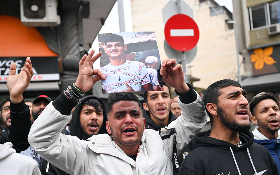 θεσσαλονίκη-συγκέντρωση-ρομά-έξω-από-562178047