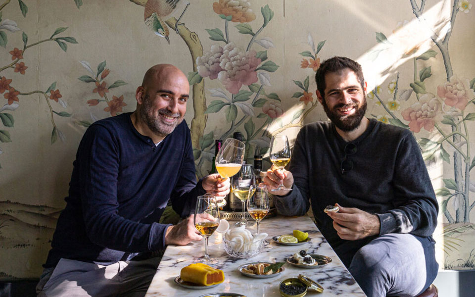 χαβιάρι-και-αυγοτάραχο-δύο-σομελιέ-μα-562201267