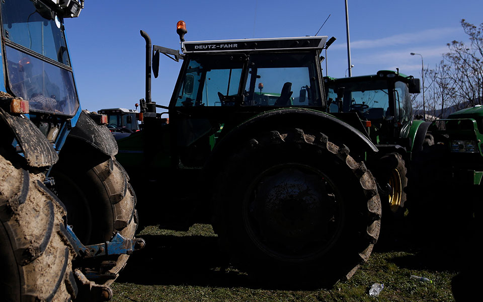 μάνη-ηλικιωμένος-καταπλακώθηκε-από-τ-562205074