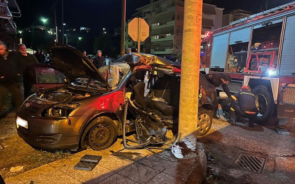 τροχαίο-στο-αγρίνιο-δύο-άτομα-εγκλωβί-562204810