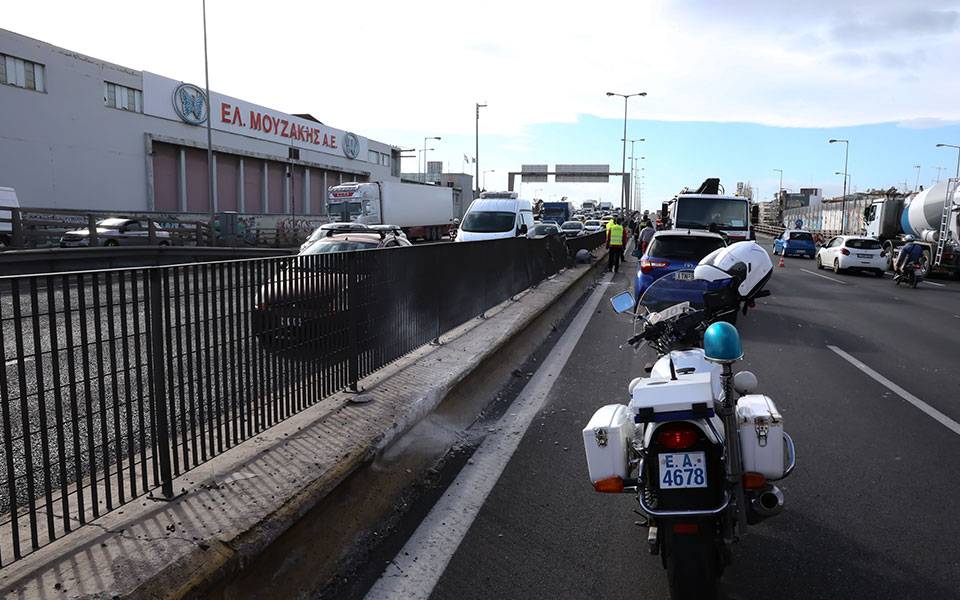 τροχαίο-ατύχημα-στον-κηφισό-μοτοσυκλ-562181914