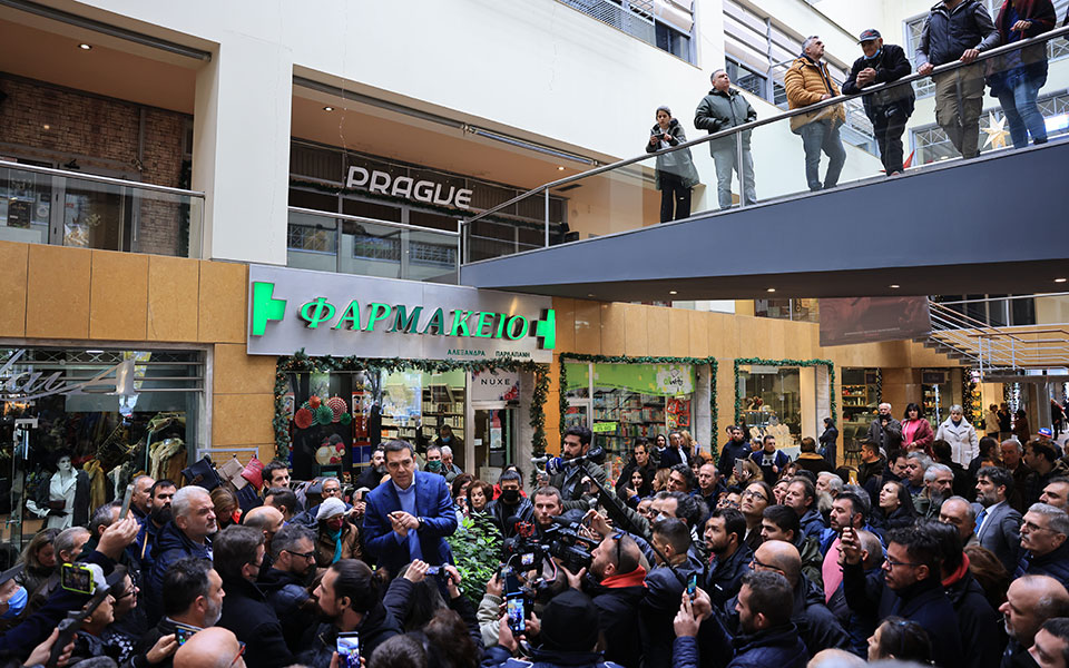 τσίπρας-δεν-μας-αξίζει-αυτή-η-ελλάδα-562173040