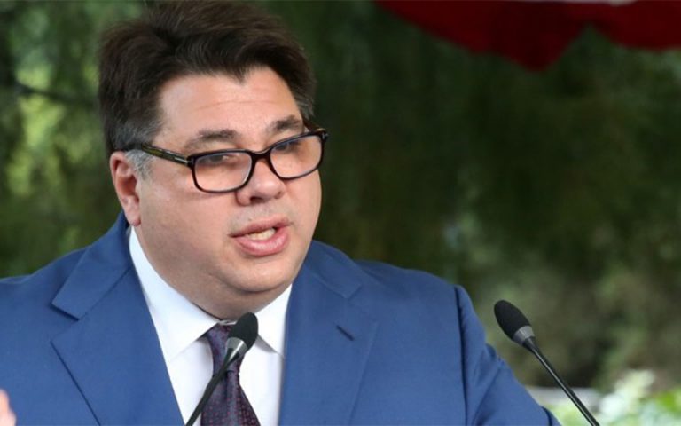 ο-τζορτζ-τσούνης-καταδικάζει-τον-βανδ-562209583