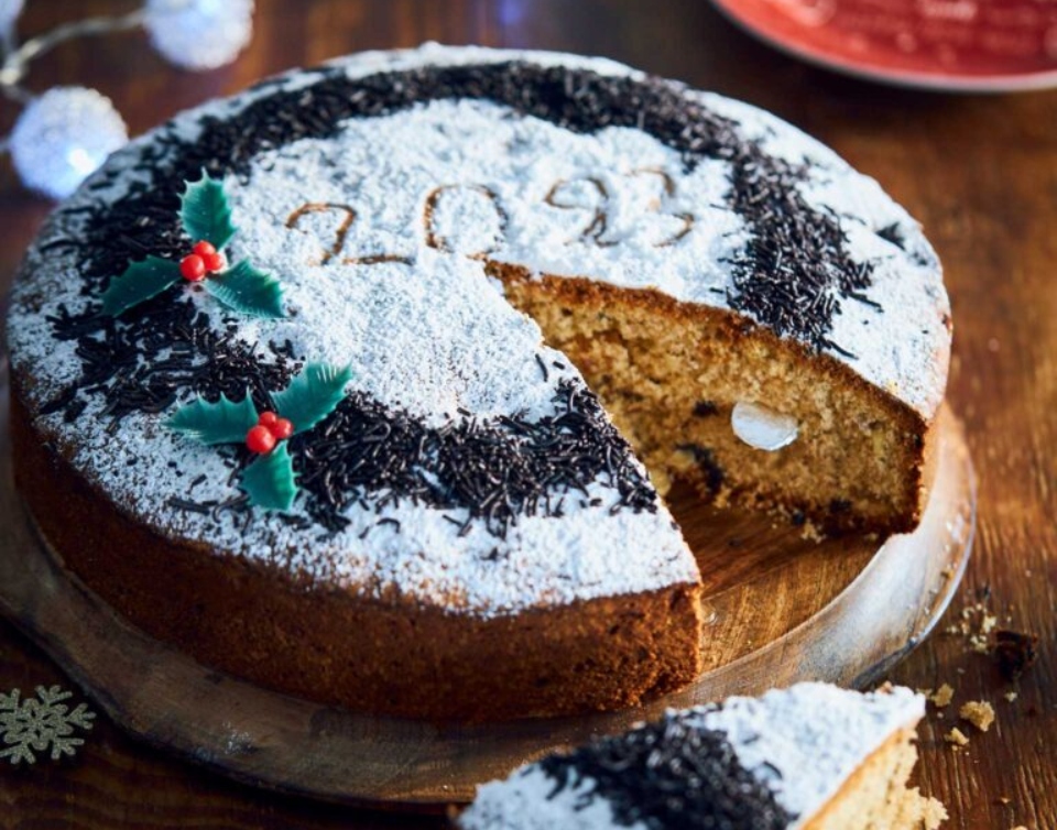 βασιλόπιτα-κέικ-με-ξερά-φρούτα-και-καρ-562194535