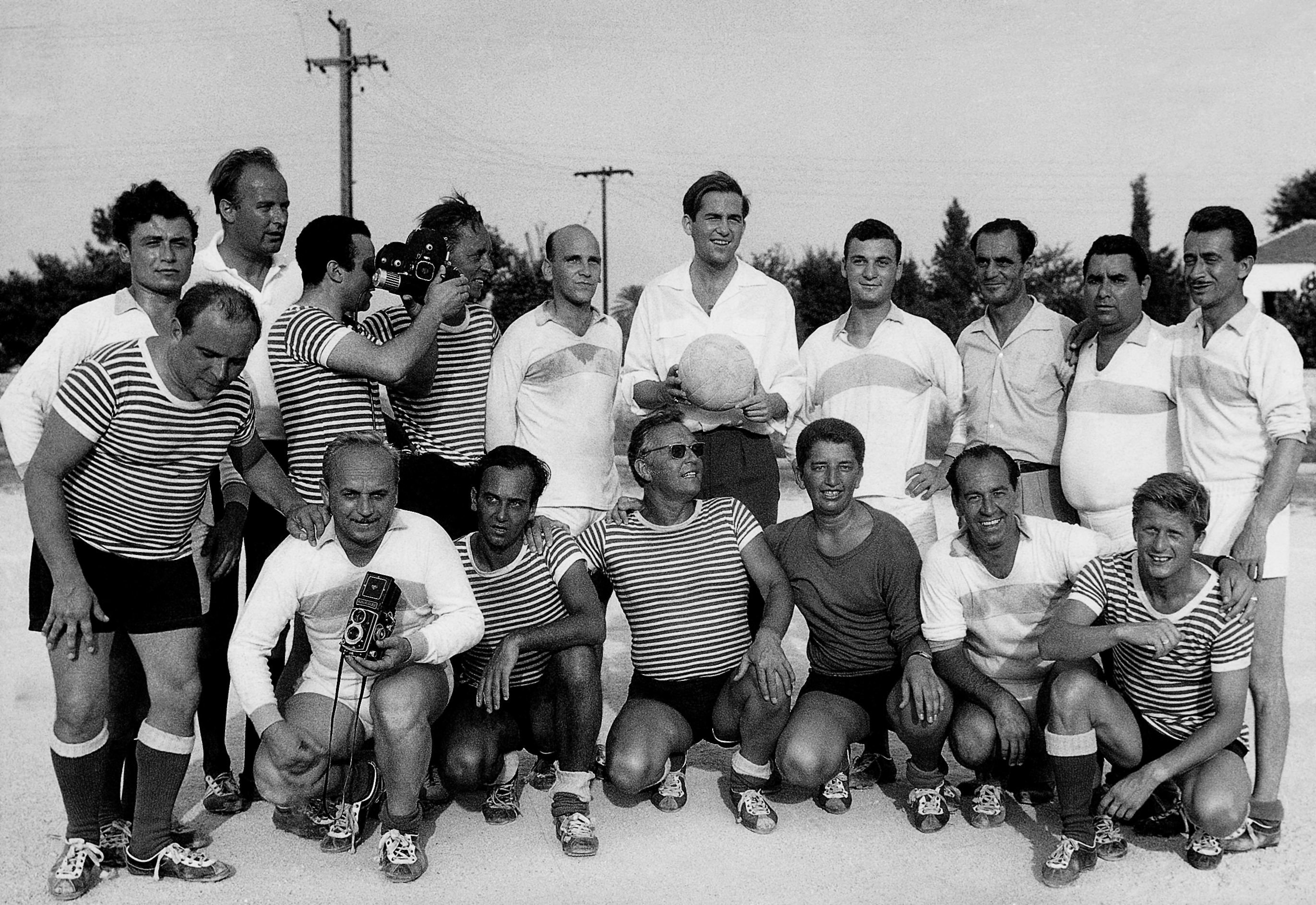 Η ορκωμοσία της δικτατορίας και ο σκυθρωπός βασιλιάς – Η ιστορία πίσω από την ιστορική φωτογραφία-4