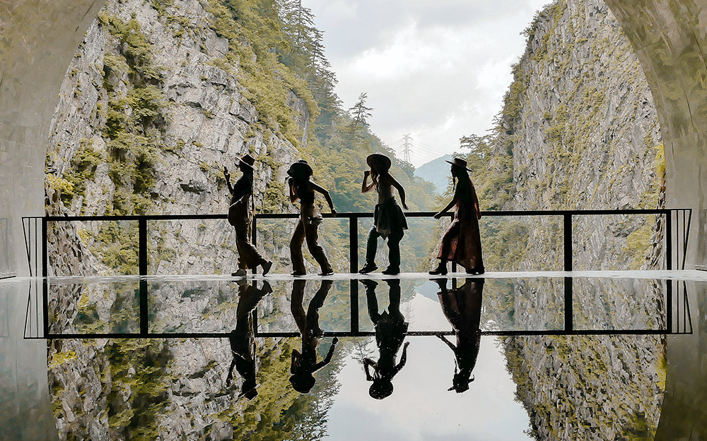 νιιγκάτα-η-θέα-στο-τέλος-του-tunnel-of-light-562245517