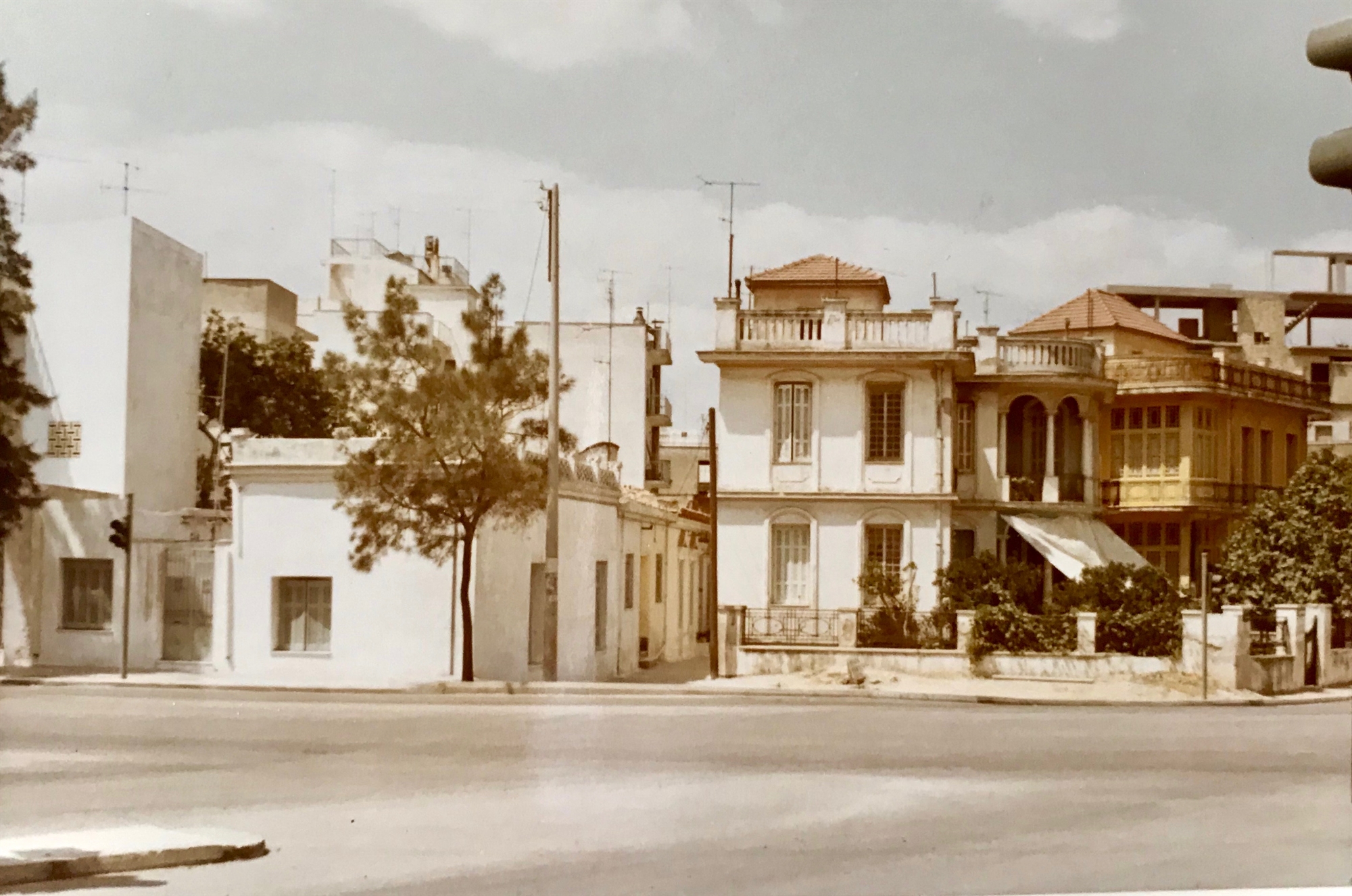 αλλιώτικο-ταξίδι-σε-τοπία-της-μνήμης-562251601