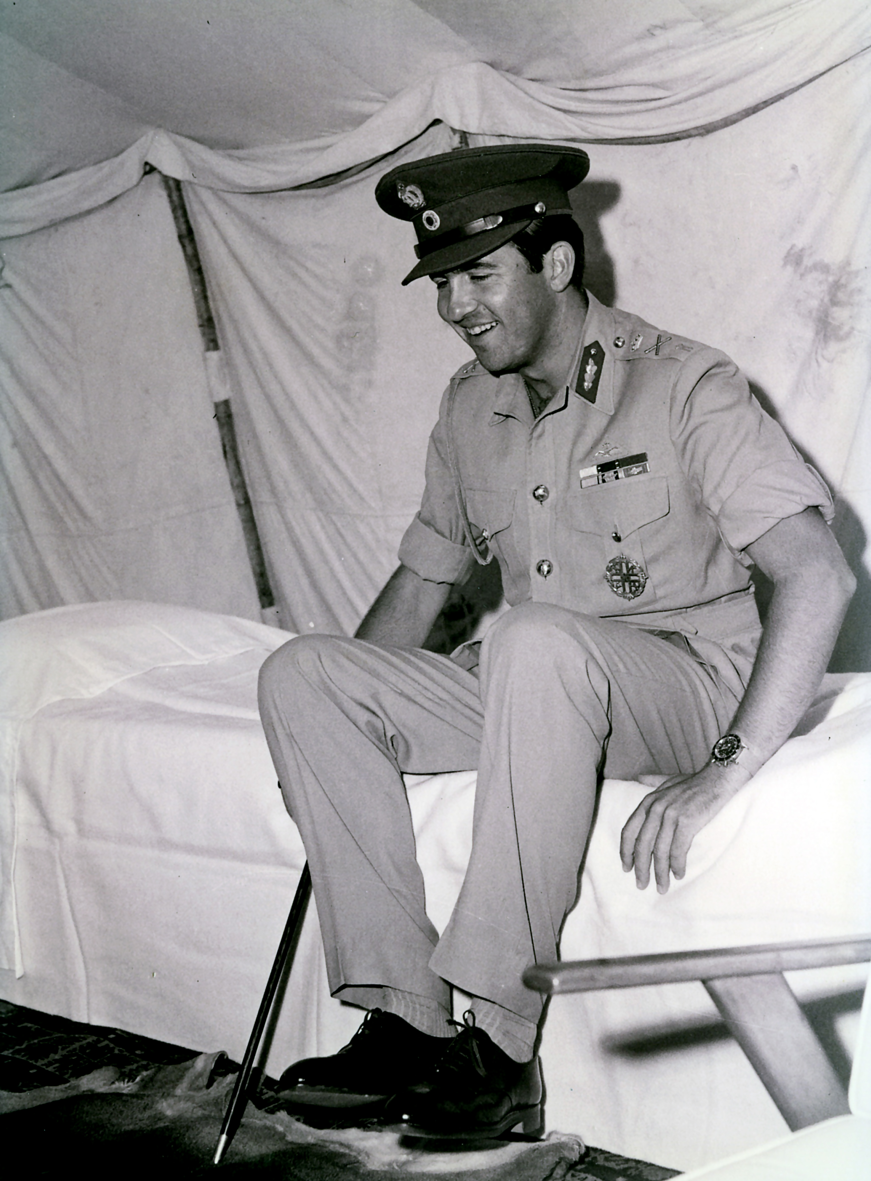 Η ορκωμοσία της δικτατορίας και ο σκυθρωπός βασιλιάς – Η ιστορία πίσω από την ιστορική φωτογραφία-1