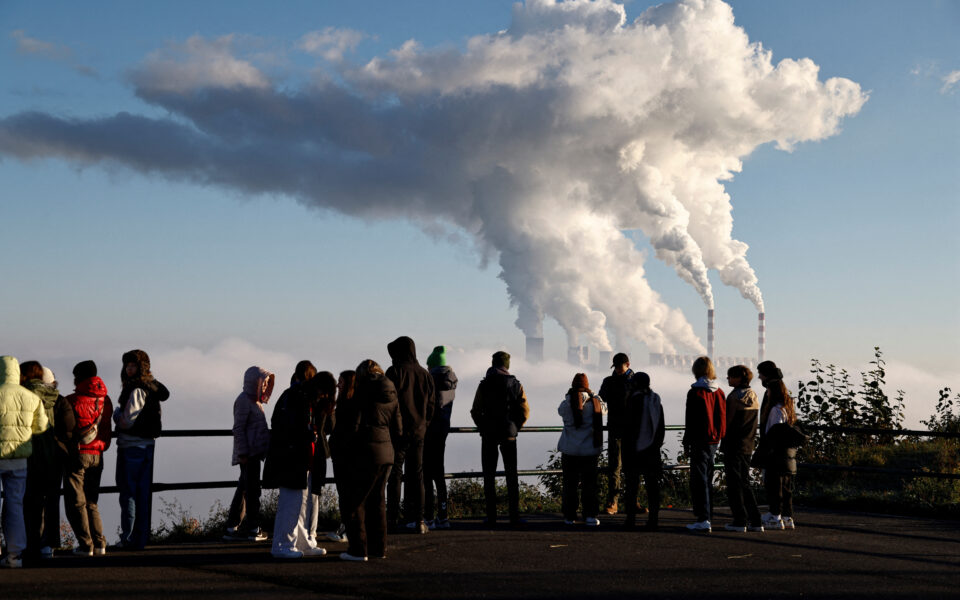 άρθρο-του-ν-αυλώνα-στην-κ-οι-έξι-σημα-562252357