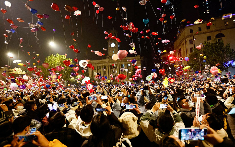 κίνα-χιλιάδες-κόσμου-γιόρτασαν-την-πρ-562210300