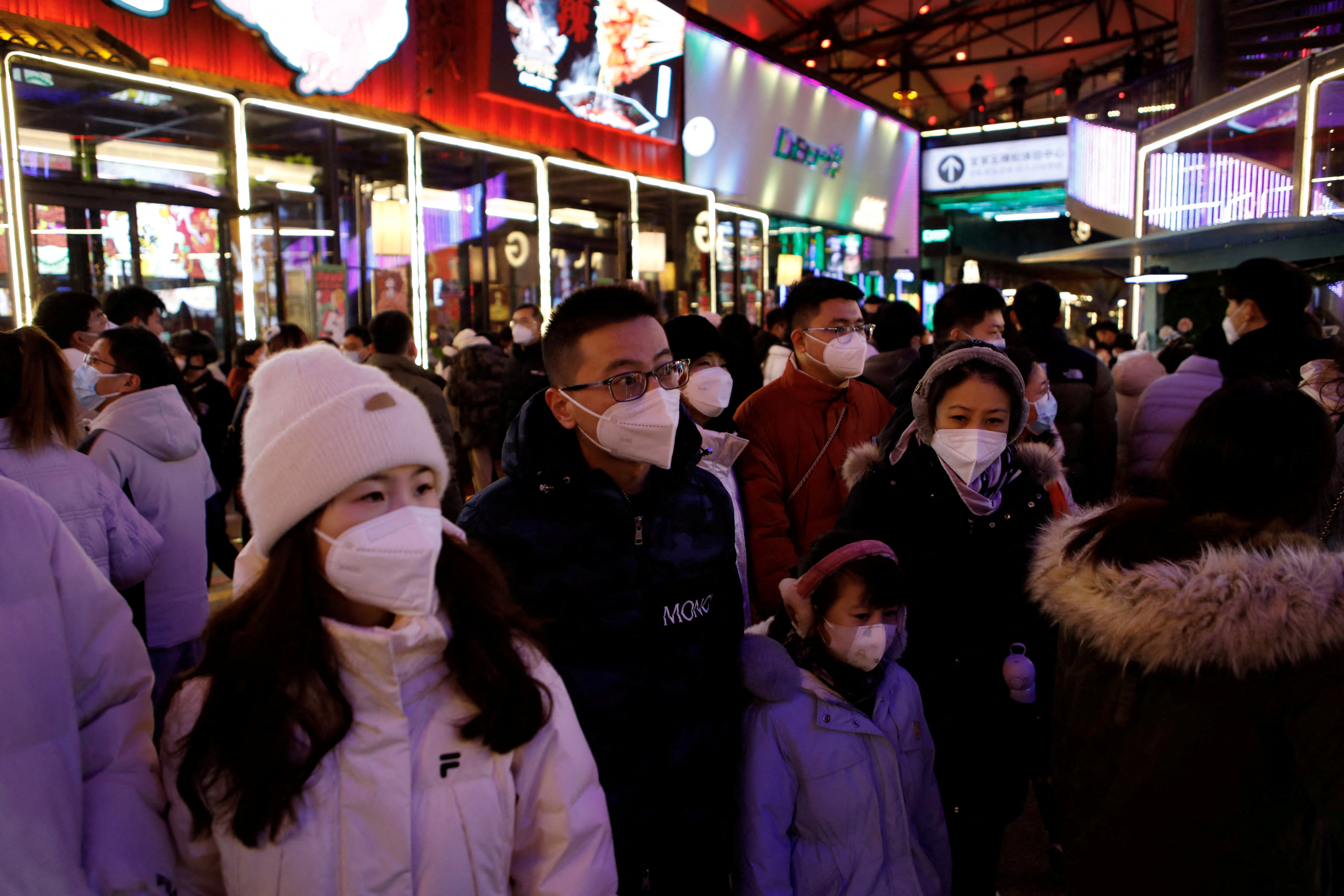 Κίνα: Χιλιάδες κόσμου γιόρτασαν την Πρωτοχρονιά στη Γουχάν-3