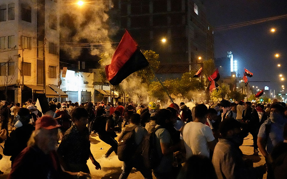 πολιτική-κρίση-στο-περού-νέες-διαδηλώ-562215100