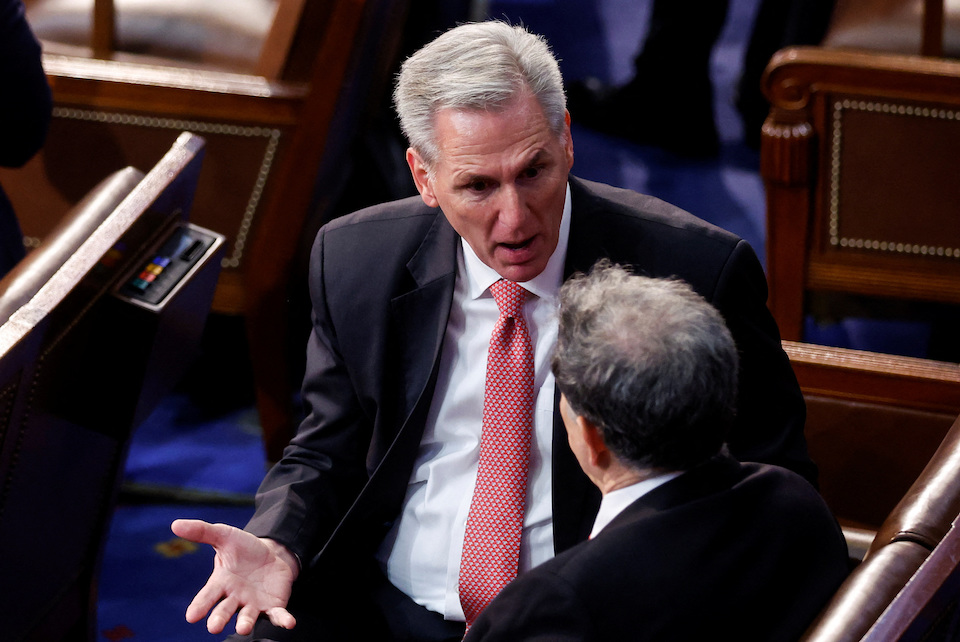 τραμπ-μπάιντεν-έρευνες-και-σκάνδαλ-562215721