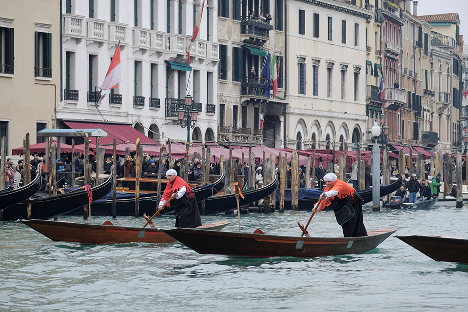 Καμία σχέση με τα Θεοφάνια-1