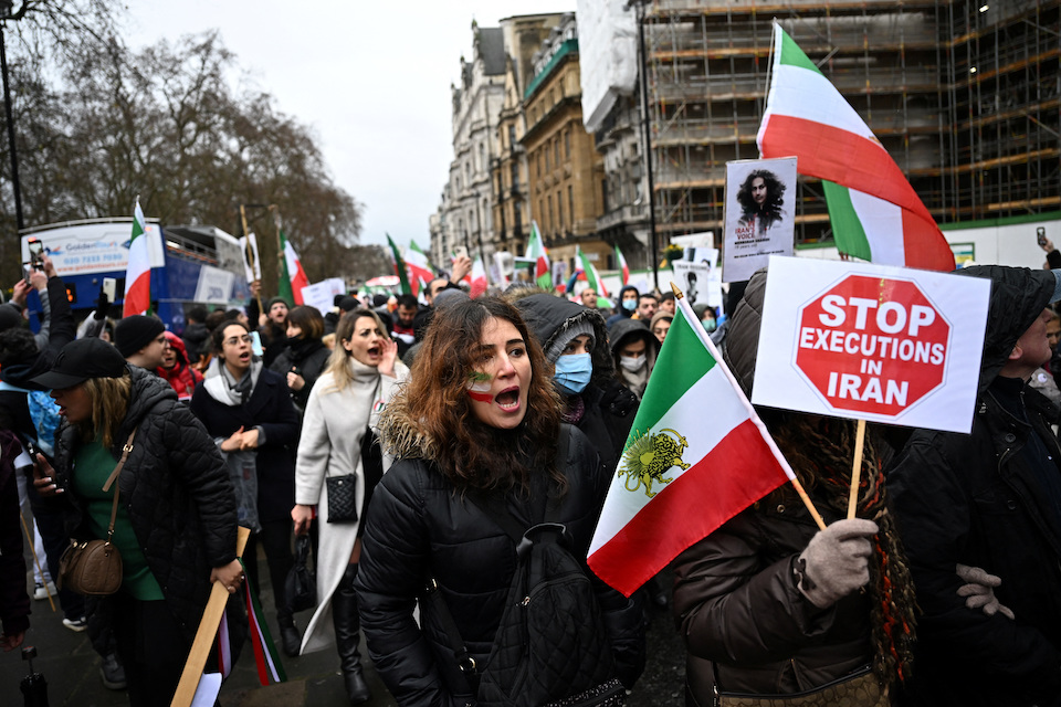 βρετανία-ιράν-συγκρούονται-με-φό-562229524