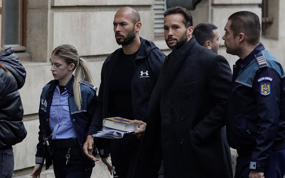 άντριου-τέιτ-οι-ρουμανικές-αρχές-κατέ-562230076