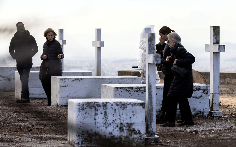 Κηδεία τέως βασιλιά Κωνσταντίνου: Δρακόντεια τα μέτρα ασφαλείας – Οι Έλληνες και οι «γαλαζοαίματοι» προσκεκλημένοι-2