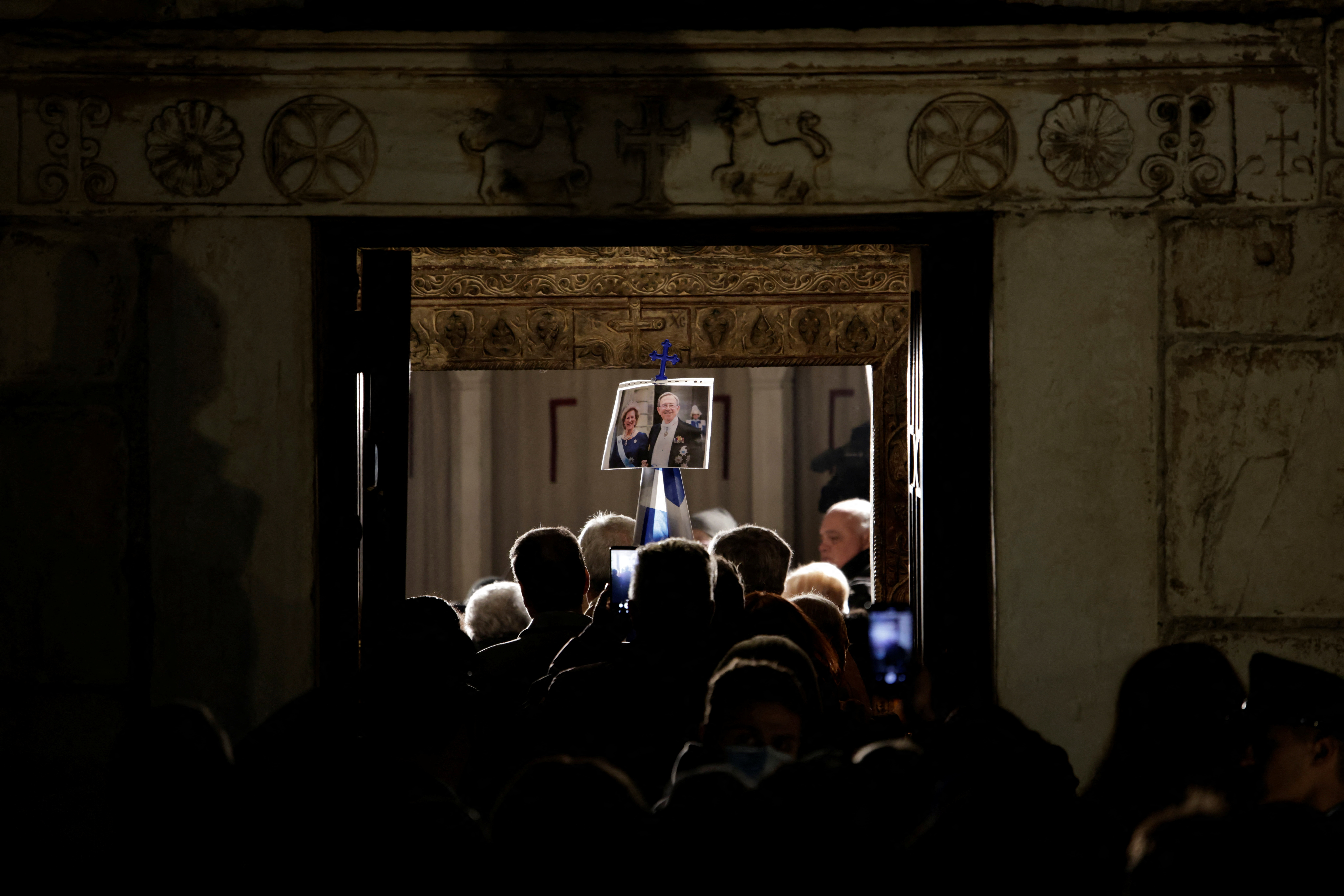 Ενταφιάστηκε στο Τατόι ο τέως βασιλιάς Κωνσταντίνος-15