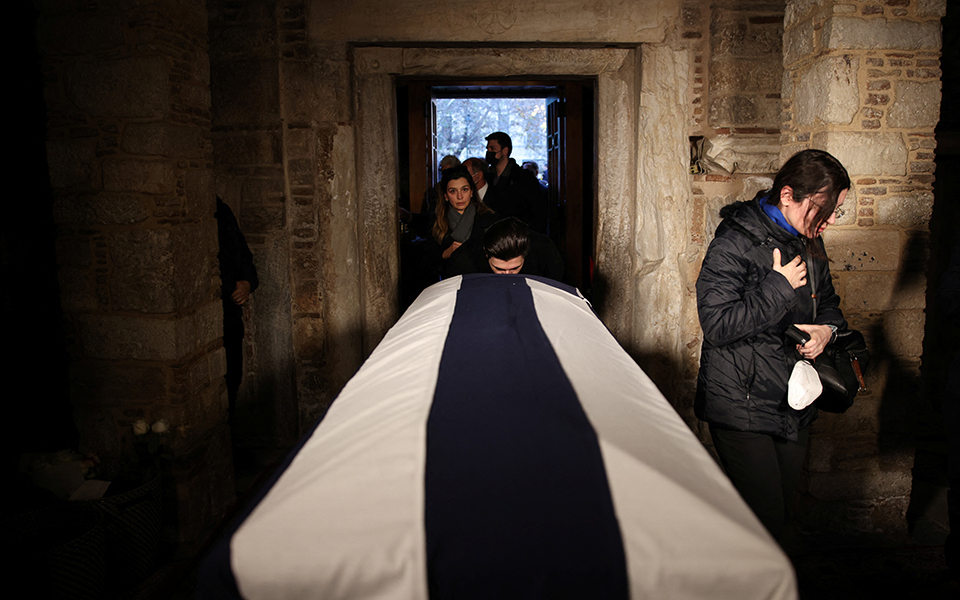 Ενταφιάστηκε στο Τατόι ο τέως βασιλιάς Κωνσταντίνος-13