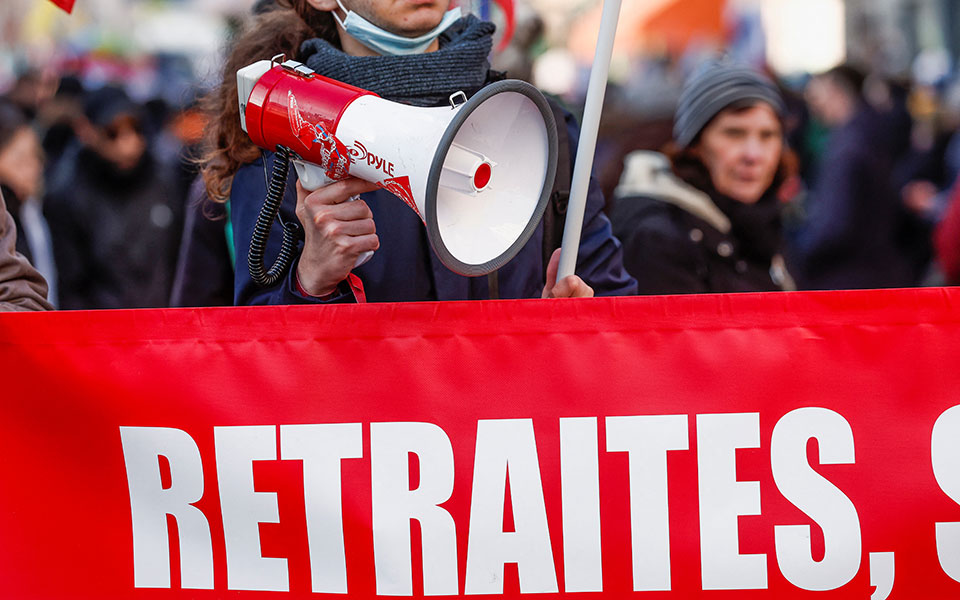 παρίσι-χιλιάδες-άνθρωποι-διαδήλωσαν-562241377