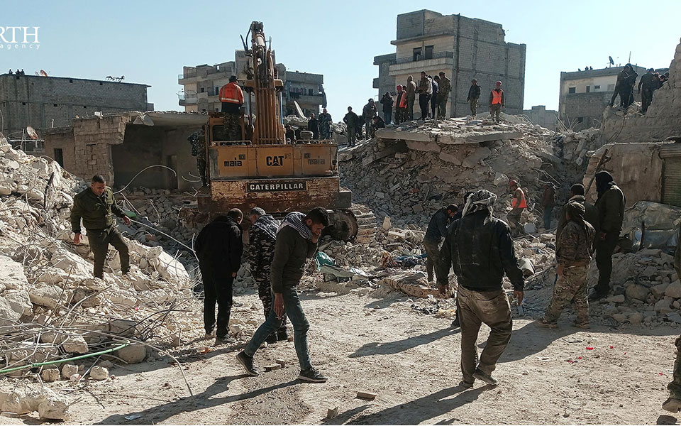 Συρία: Τουλάχιστον 16 νεκροί από την κατάρρευση κτιρίου στο Χαλέπι-2