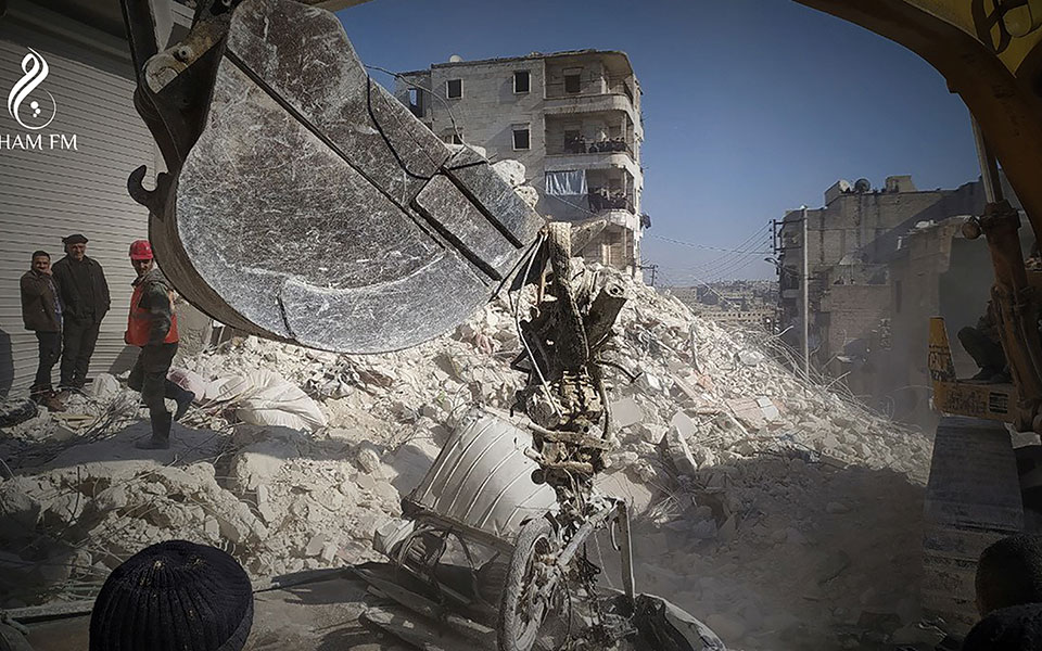 Συρία: Τουλάχιστον 16 νεκροί από την κατάρρευση κτιρίου στο Χαλέπι-1