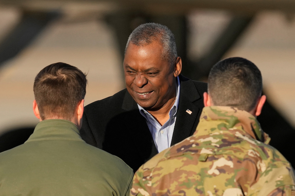 υπουργός-αμυνας-ηπα-επιστρέφει-στην-α-562254013