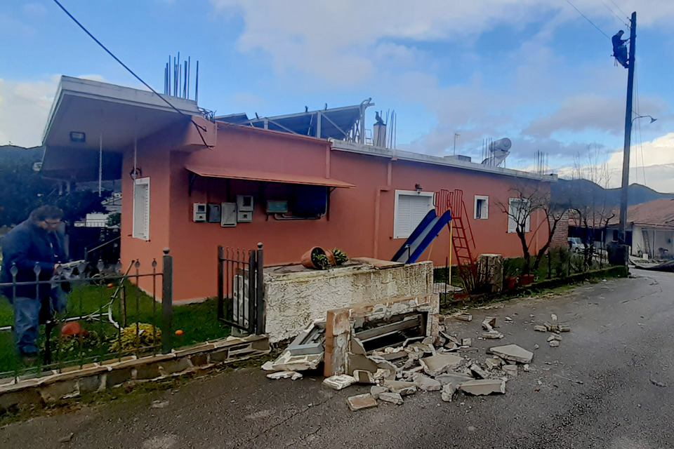 Κακοκαιρία: Ζημιές σε 40 σπίτια από τον ανεμοστρόβιλο στην Παραμυθιά-2