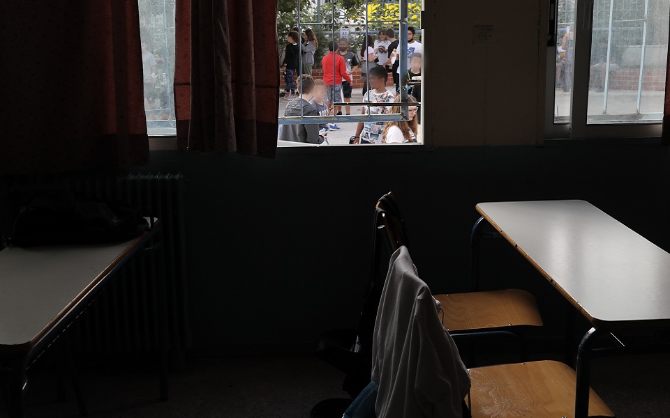 σχολεία-επιστροφή-στα-θρανία-εν-μέσω-562218988