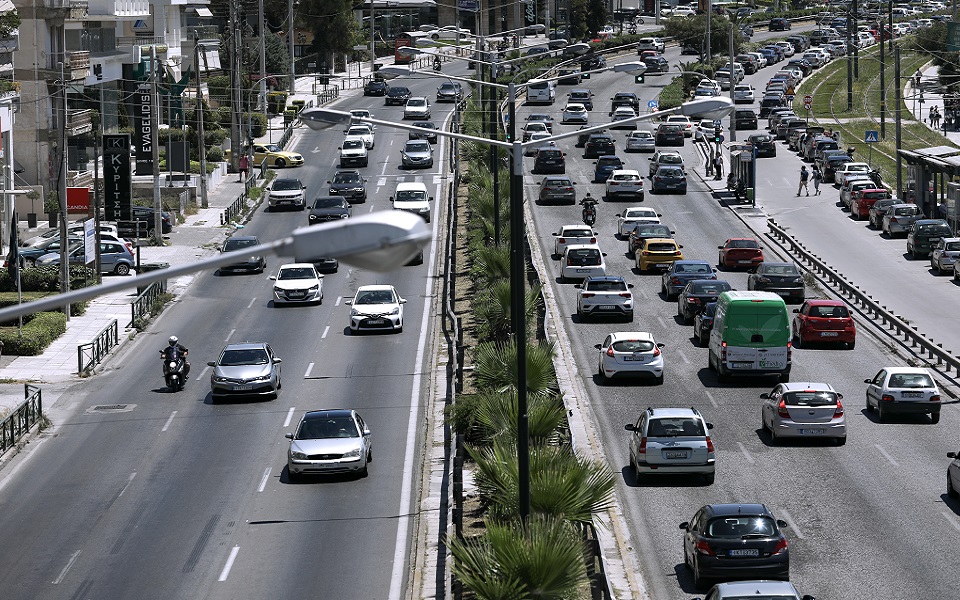 καραμπόλα-στην-παραλιακή-καθυστερή-562254985