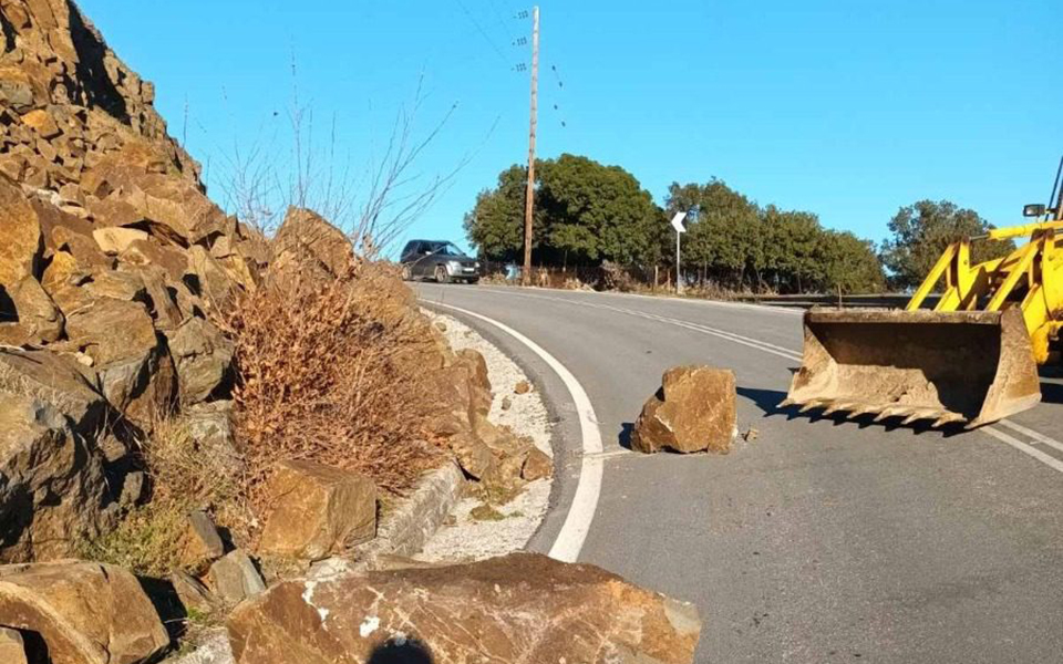 σεισμός-στη-λέσβο-πτώσεις-βράχων-και-μ-562218064