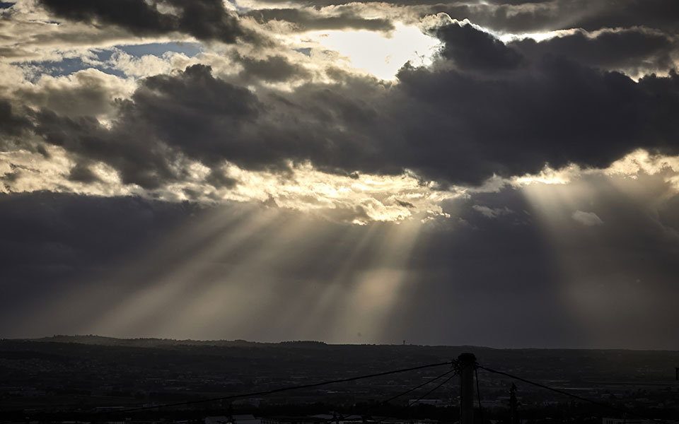 κυριακή-με-συννεφιά-τοπικές-βροχές-κα-562229815